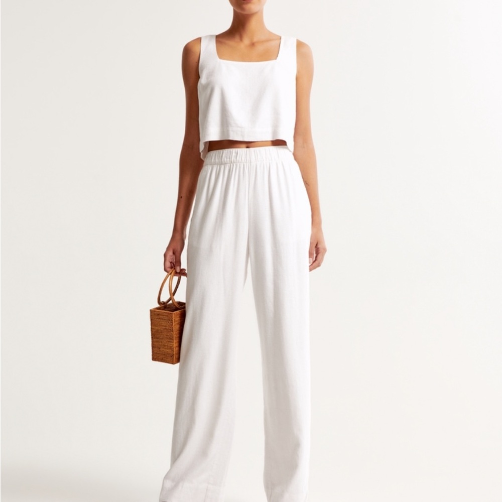 White Wide Leg Pants for a Stylish Look